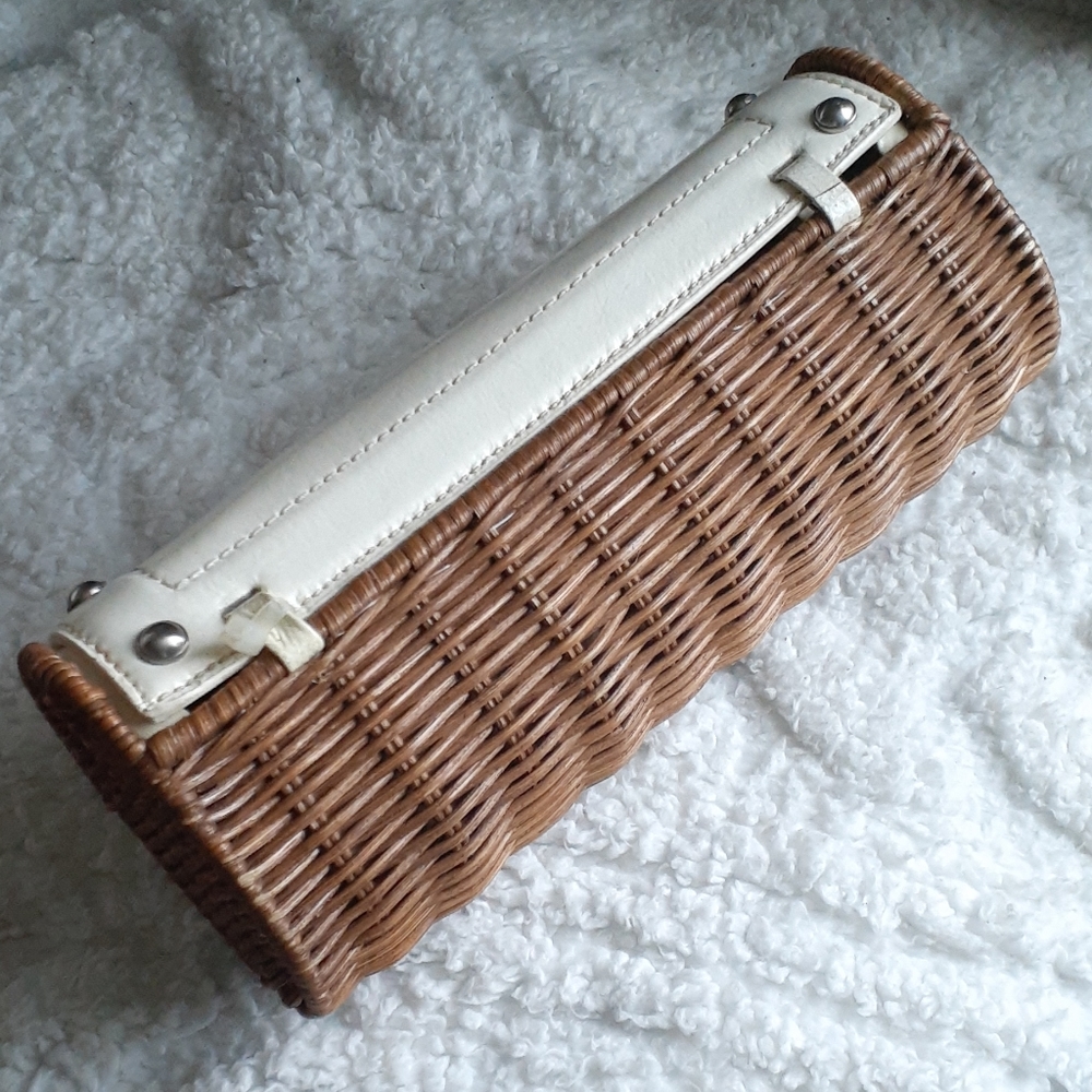 Michael Kors Handpurse- RARE Design - Picture 2 of 7